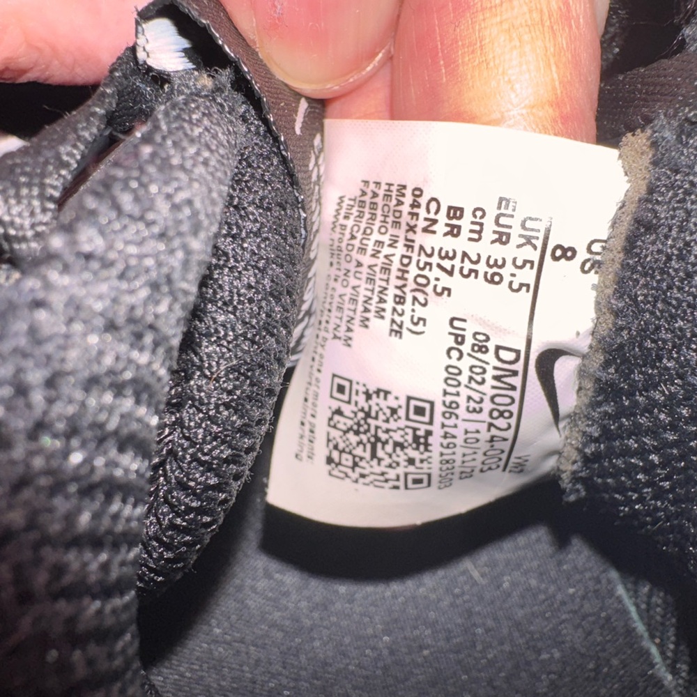 Nike Black and White Running Sneakers - Picture 4 of 4